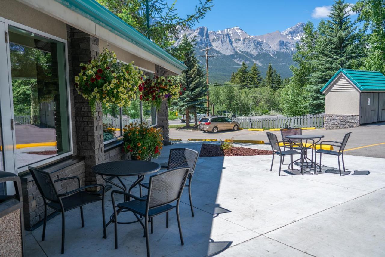Pocaterra Inn & Waterslide Canmore Dış mekan fotoğraf