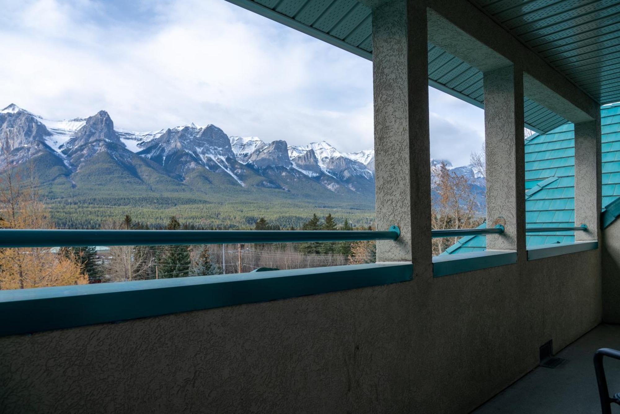 Pocaterra Inn & Waterslide Canmore Dış mekan fotoğraf